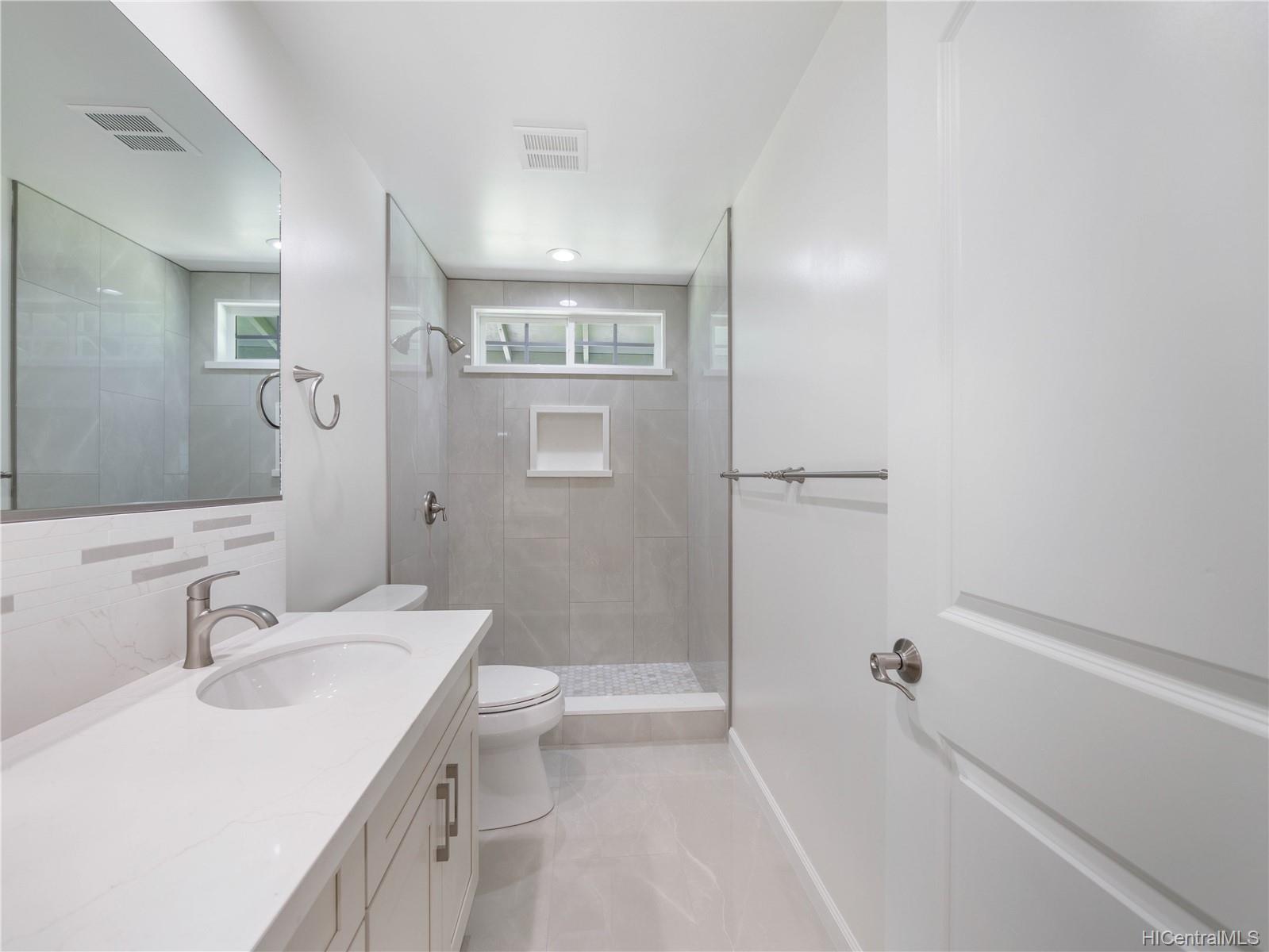 2883 Oahu Avenue Honolulu, HI 96822