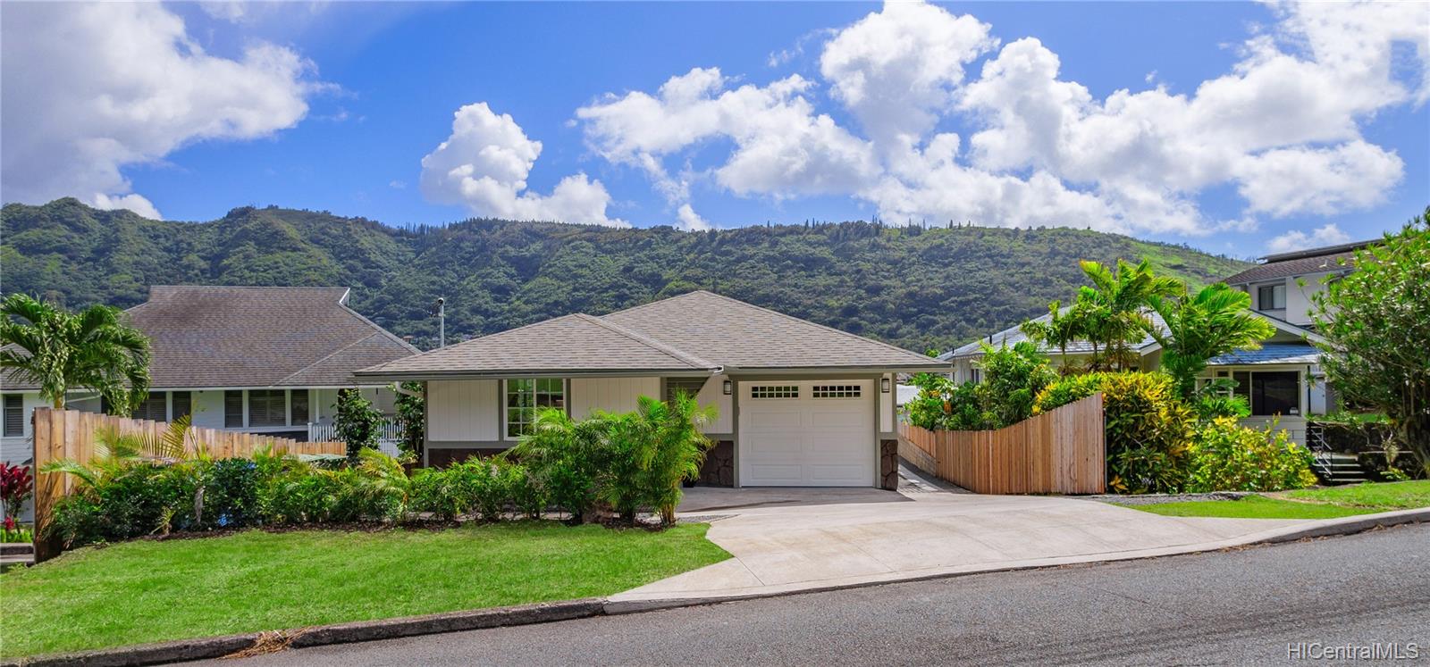 2883 Oahu Avenue Honolulu, HI 96822