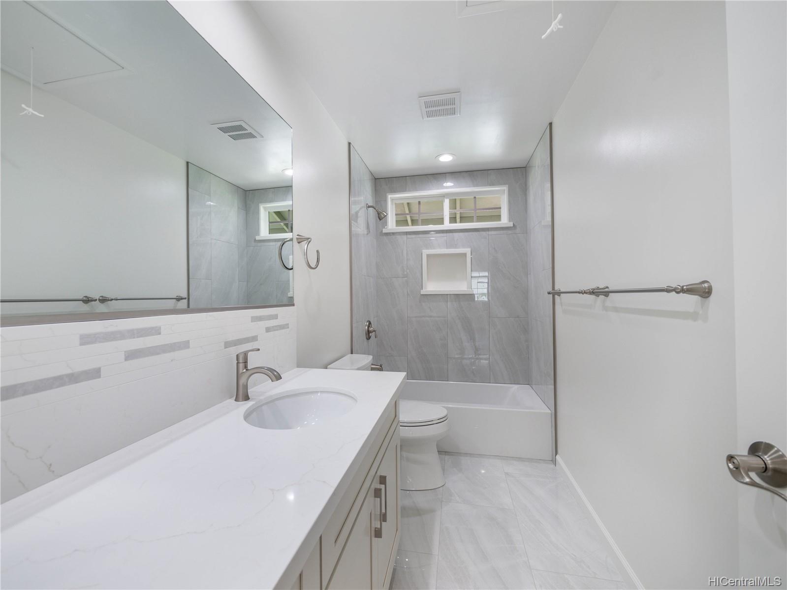 2883 Oahu Avenue Honolulu, HI 96822