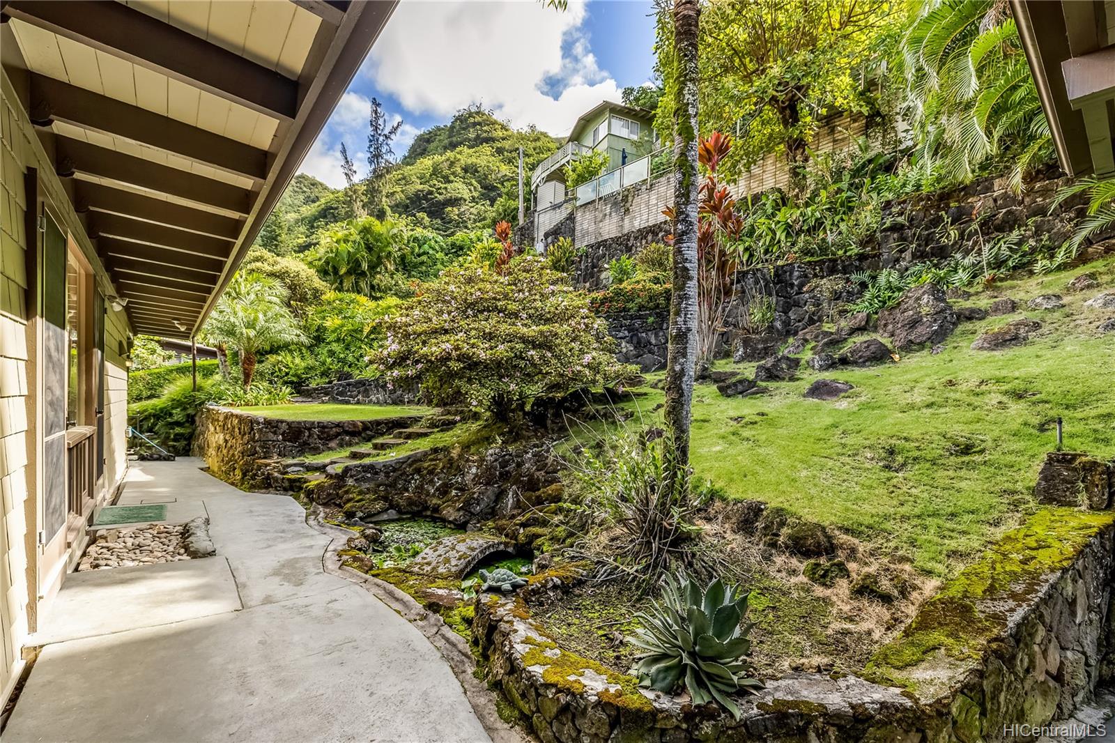 3173 Beaumont Woods Place Honolulu, HI 96822