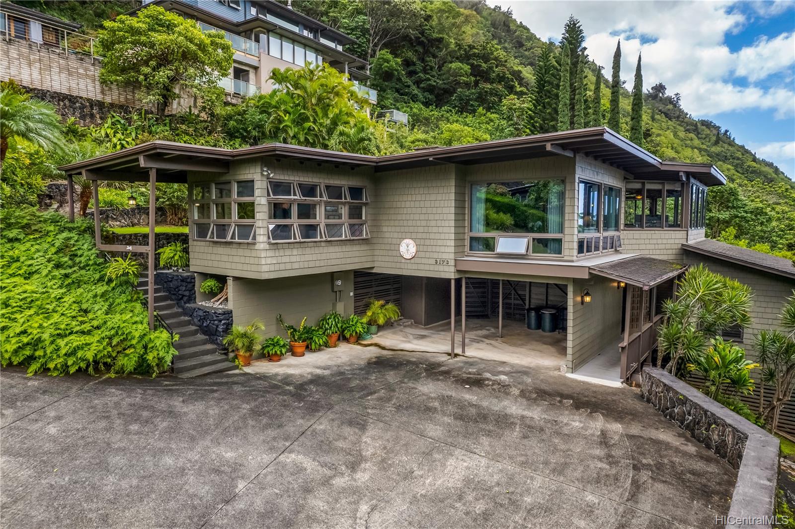 3173 Beaumont Woods Place Honolulu, HI 96822