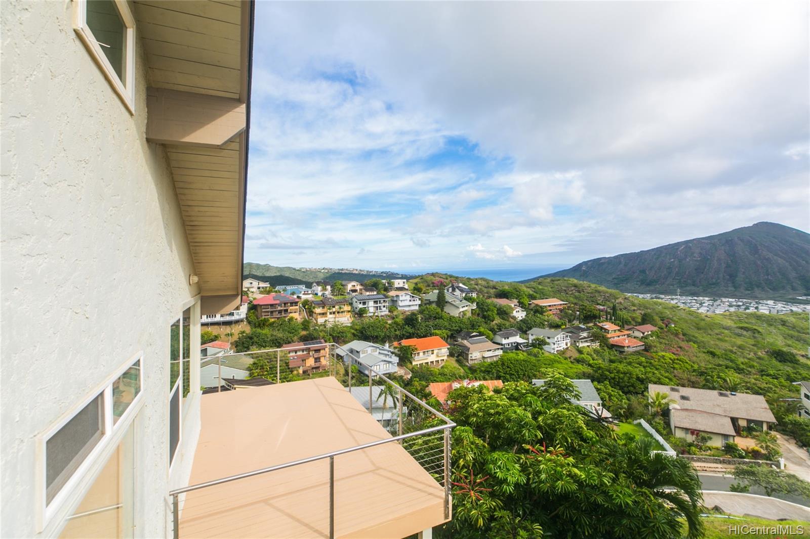 1048 Kaupaku Place Honolulu, HI 96825