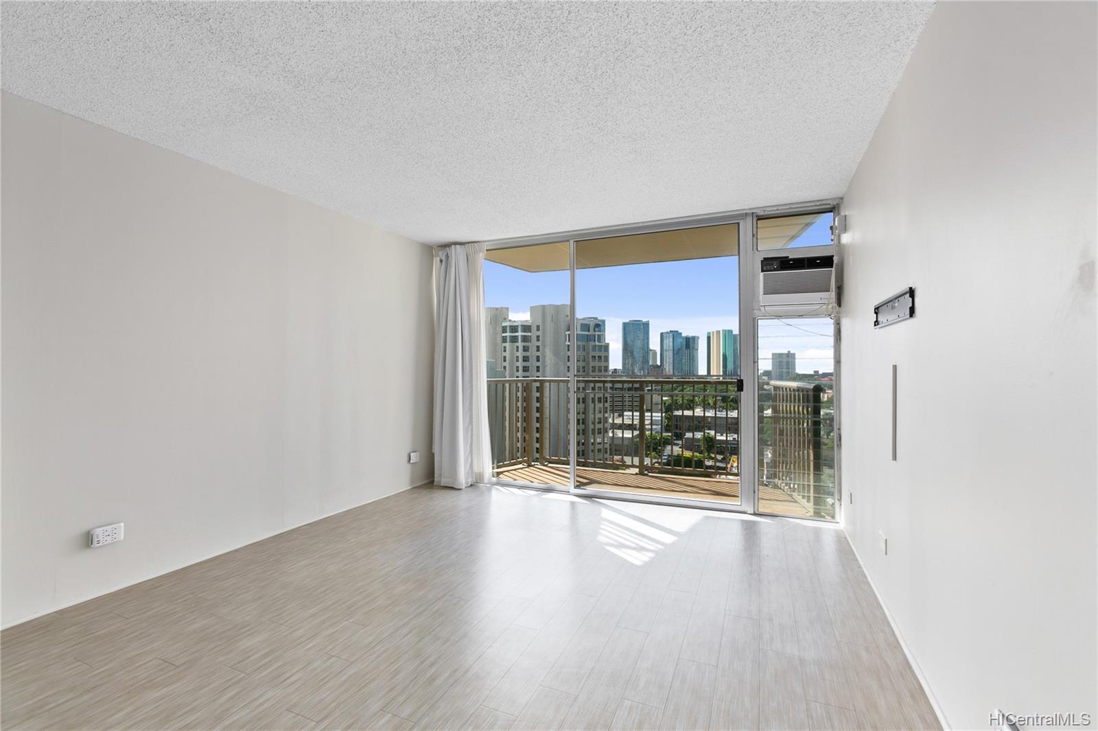 1050 Kinau Street #1105, Honolulu, HI 96814