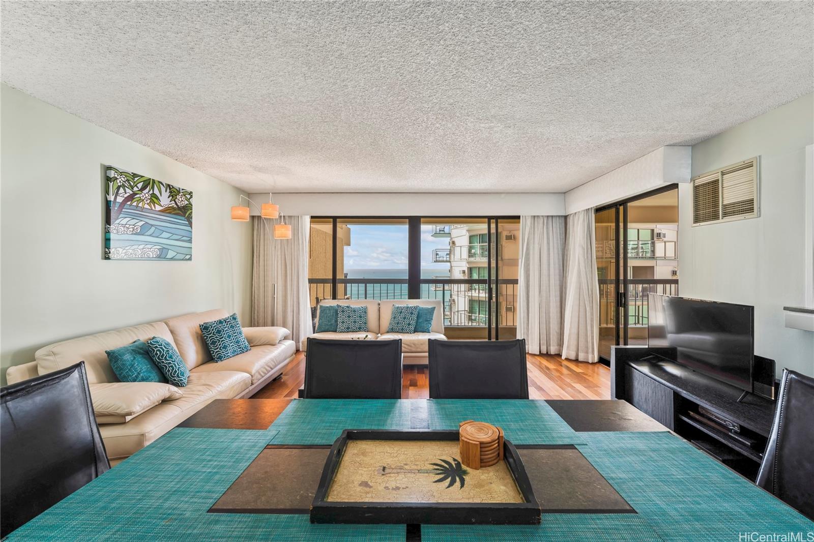 2470 Kalakaua Avenue #1104, Honolulu, HI 96815