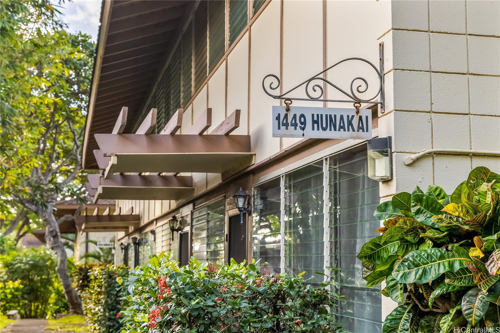 1449 Hunakai Street #3, Honolulu, HI 96816