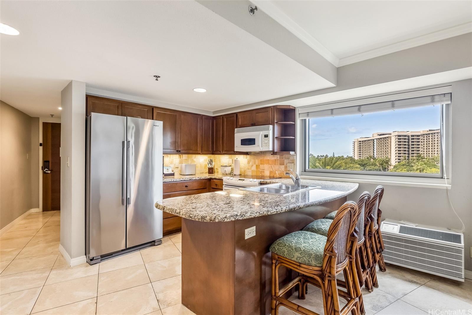 2045 Kalakaua Avenue #406, Honolulu, HI 96815