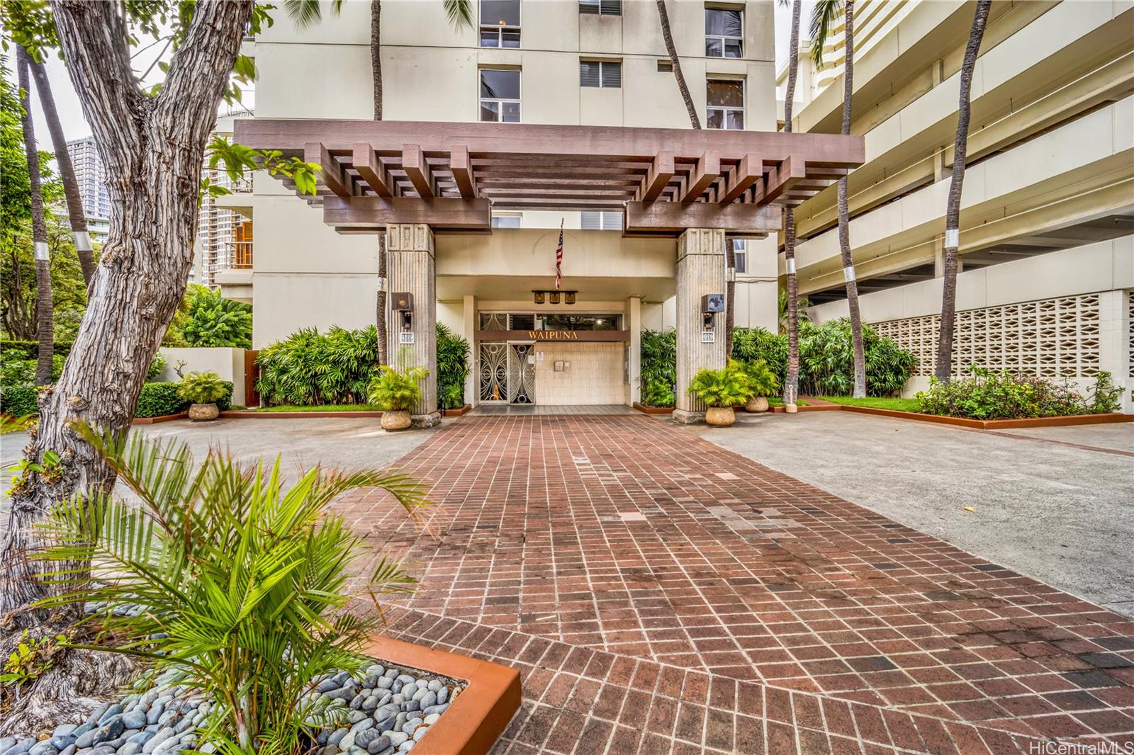 469 Ena Road #3210, Honolulu, HI 96815