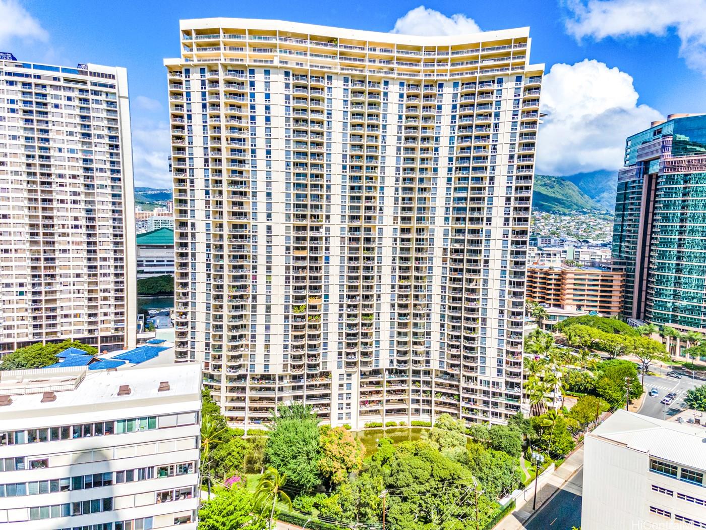 469 Ena Road #3210, Honolulu, HI 96815