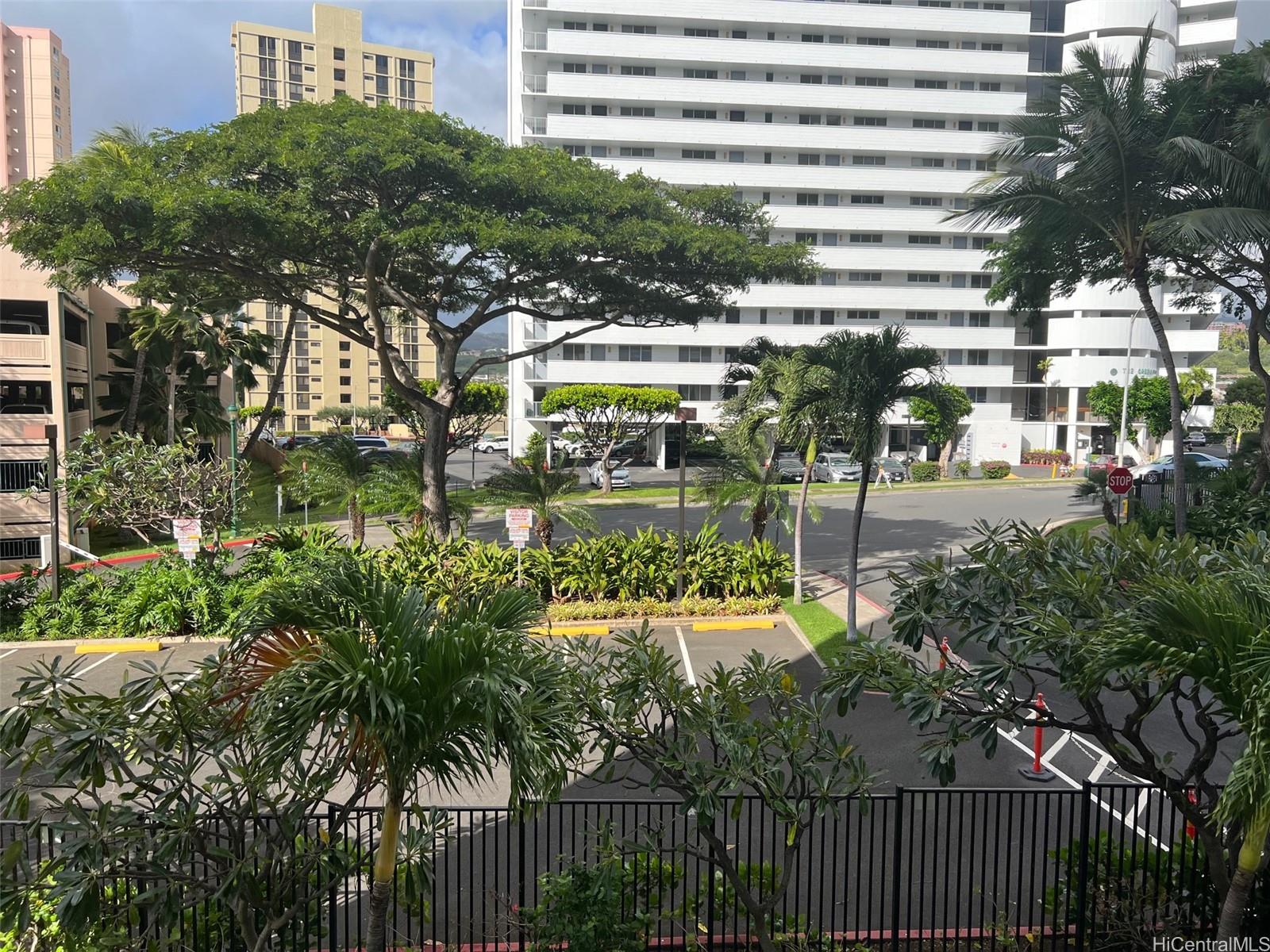 3009 Ala Makahala Place #216, Honolulu, HI 96818