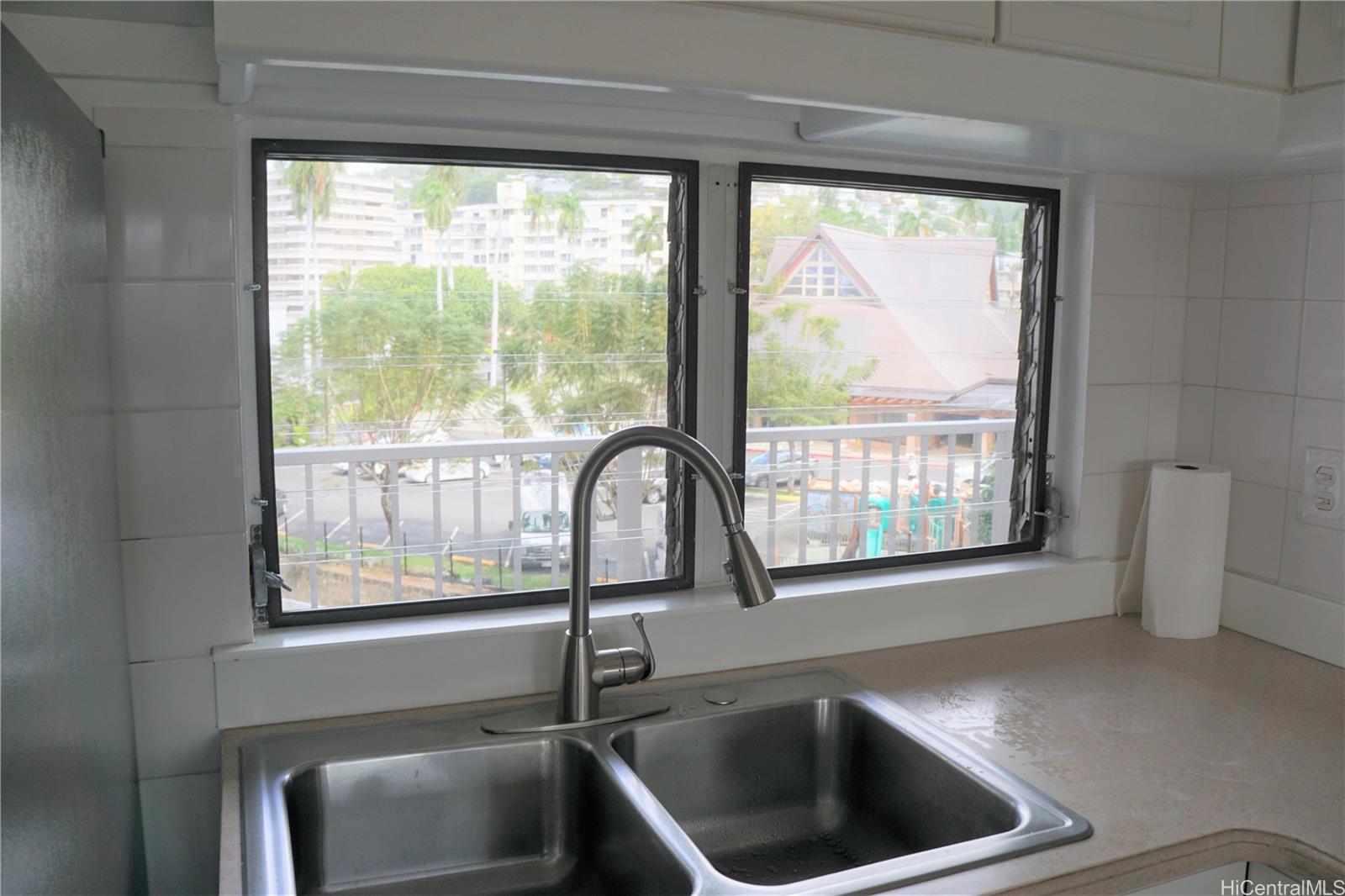 1617 Keeaumoku Street #406, Honolulu, HI 96822