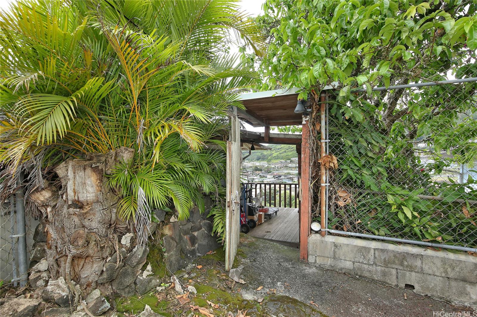 2671 Anuu Place #P, Honolulu, HI 96819