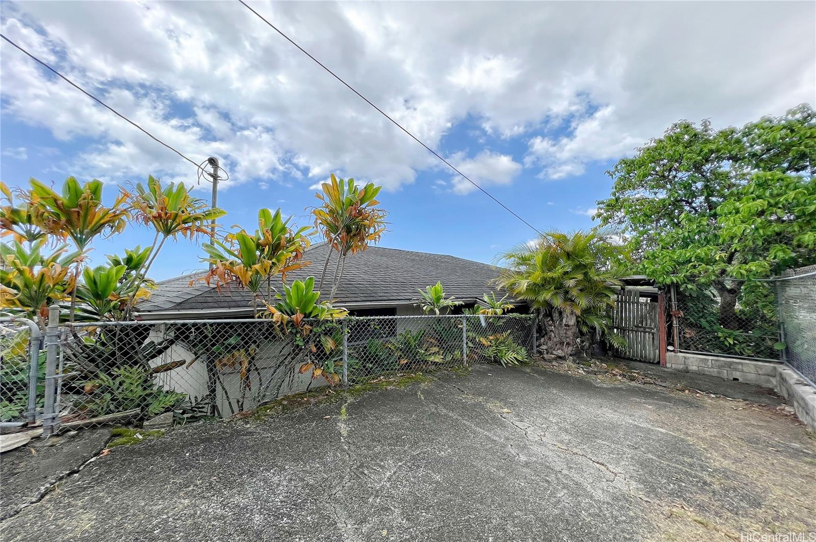 2671 Anuu Place #P, Honolulu, HI 96819