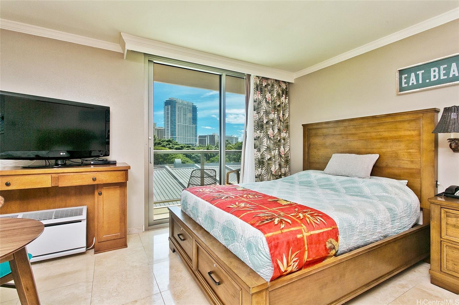 2045 Kalakaua Avenue #212, Honolulu, HI 96815