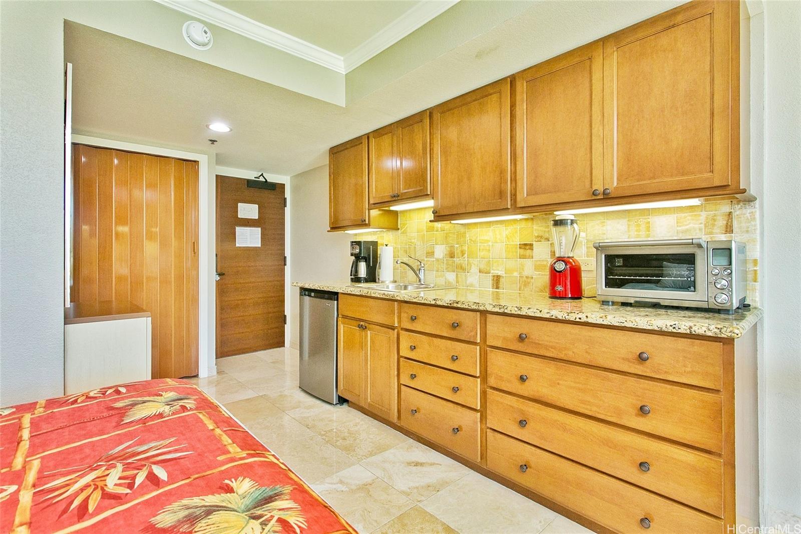 2045 Kalakaua Avenue #212, Honolulu, HI 96815