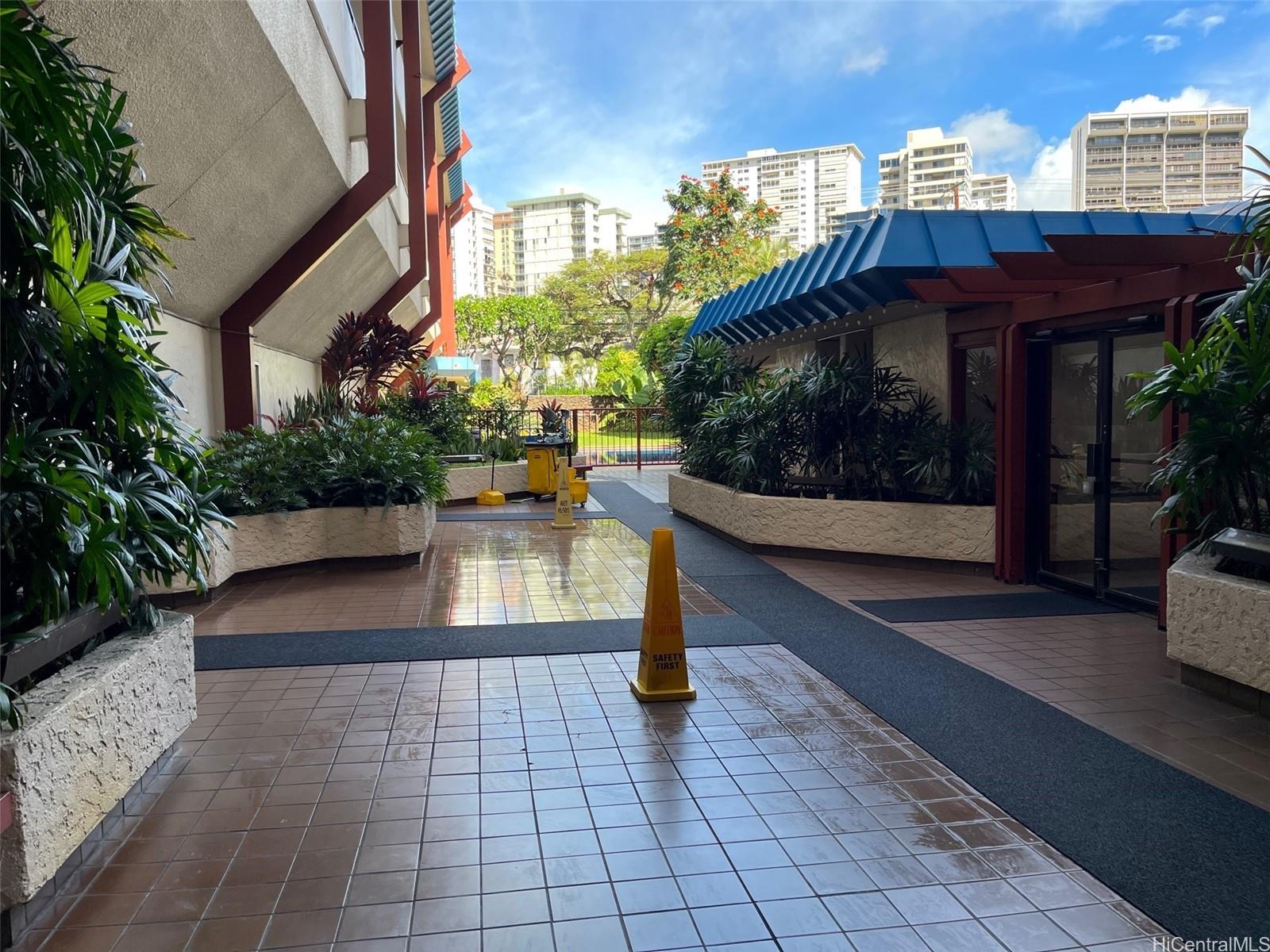 1535 Pensacola Street #33, Honolulu, HI 96822