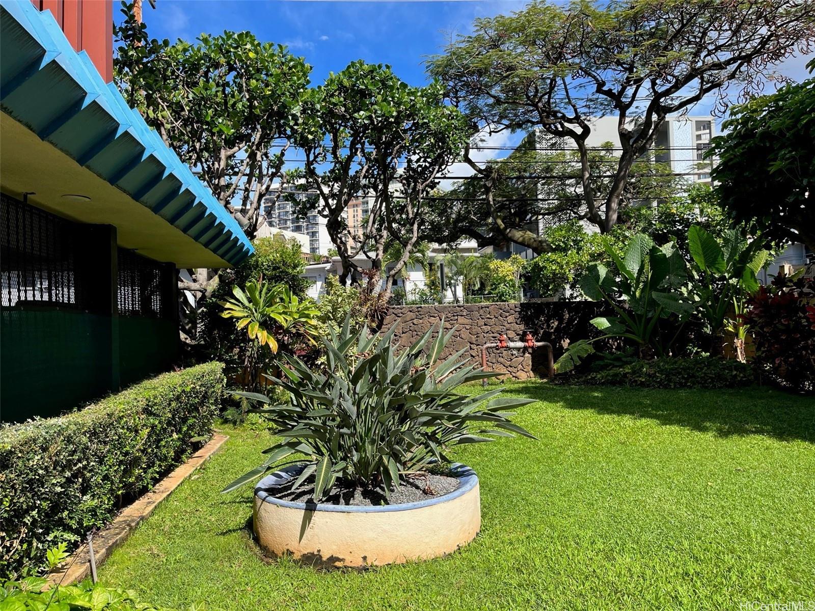 1535 Pensacola Street #33, Honolulu, HI 96822