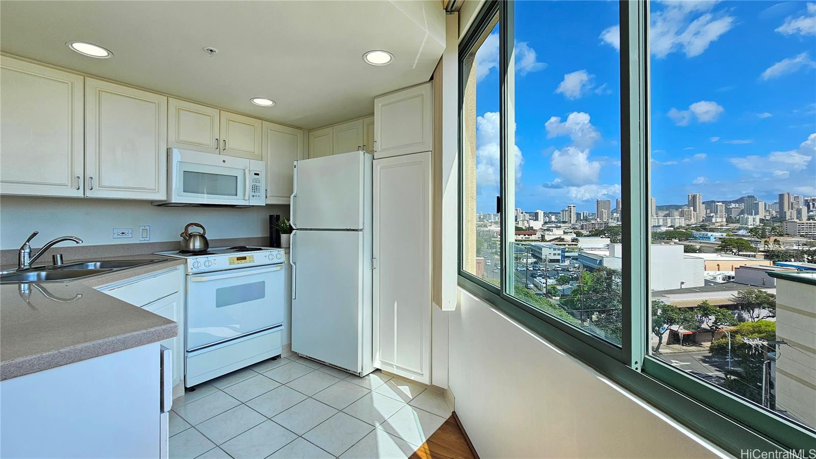 1314 Kalakaua Avenue #802, Honolulu, HI 96826