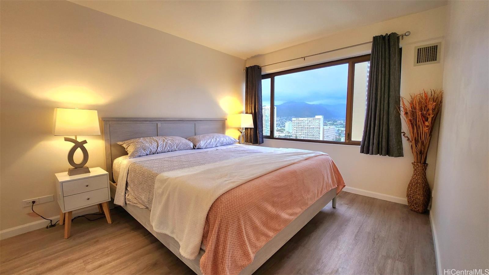 2140 Kuhio Avenue #2312, Honolulu, HI 96815