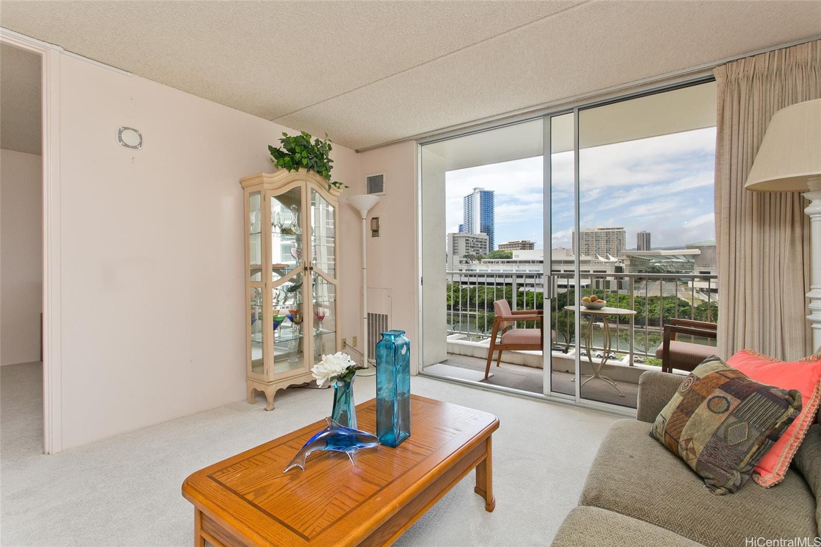 400 Hobron Lane #810, Honolulu, HI 96815