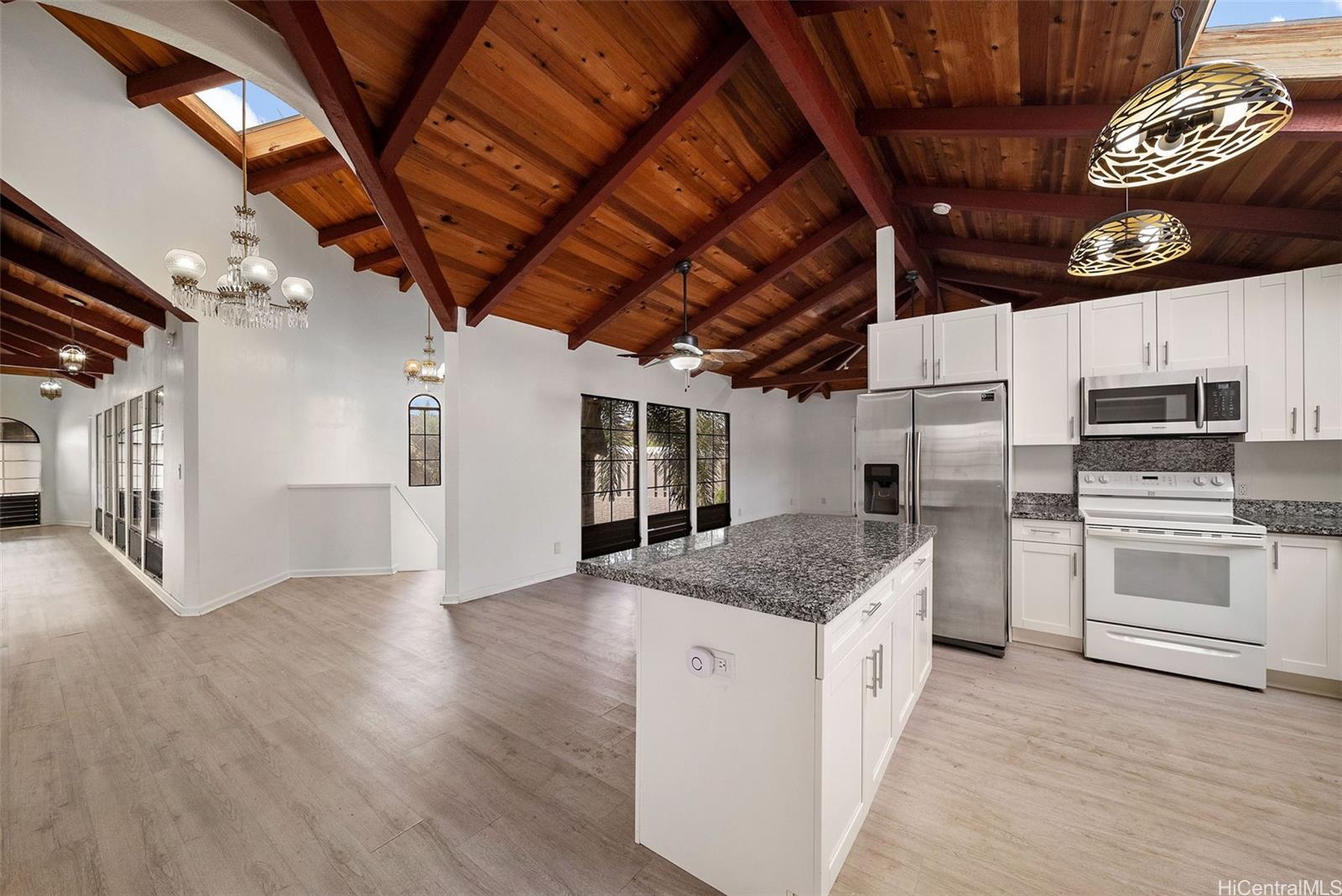 1075 Luapele Drive Honolulu, HI 96818