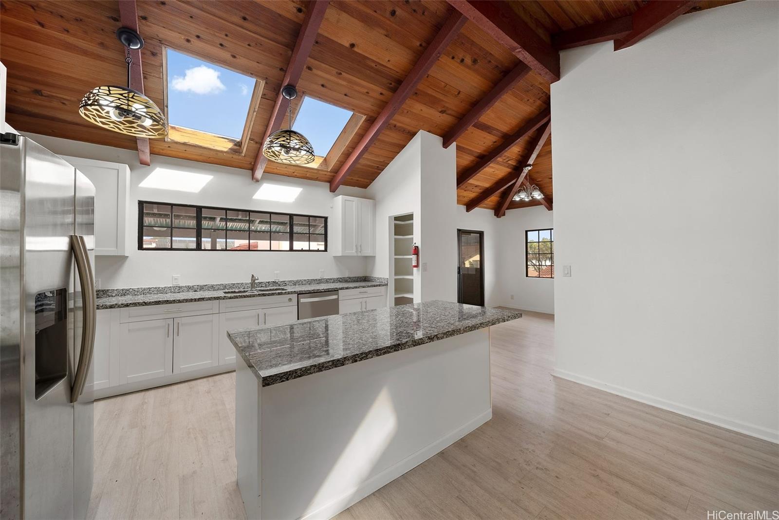 1075 Luapele Drive Honolulu, HI 96818