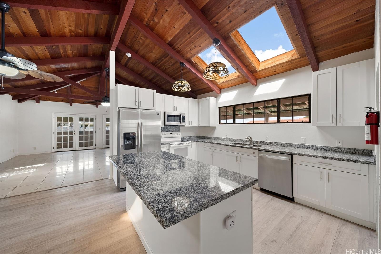 1075 Luapele Drive Honolulu, HI 96818