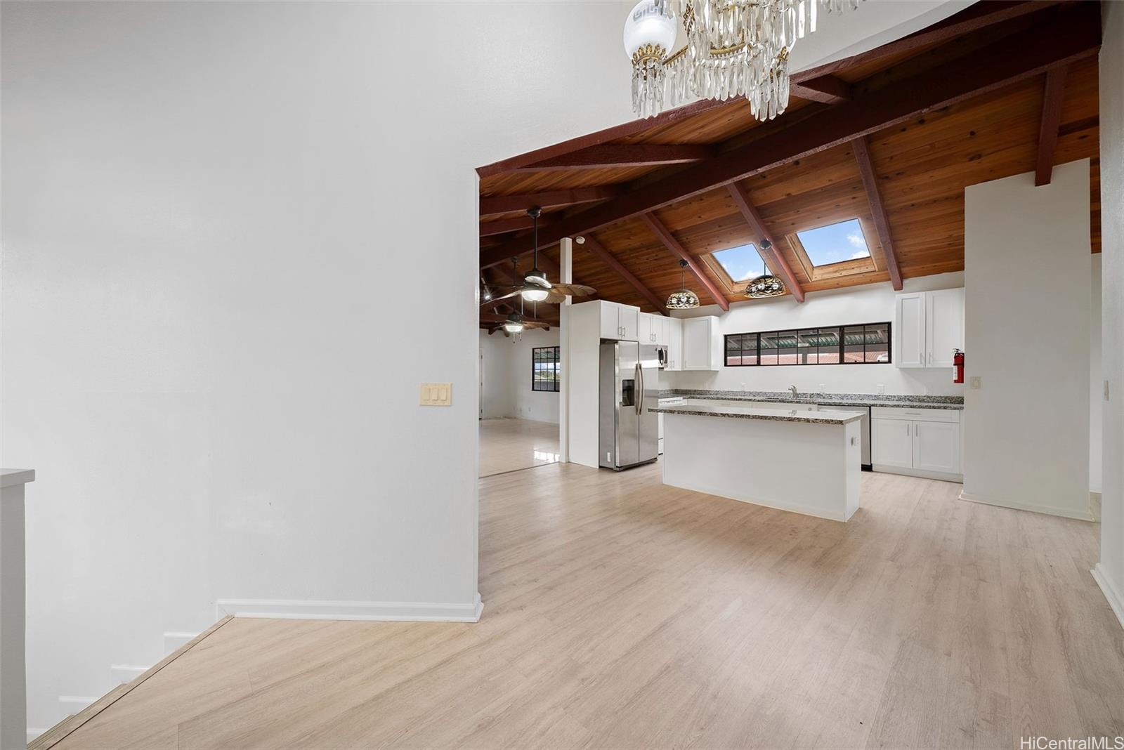 1075 Luapele Drive Honolulu, HI 96818