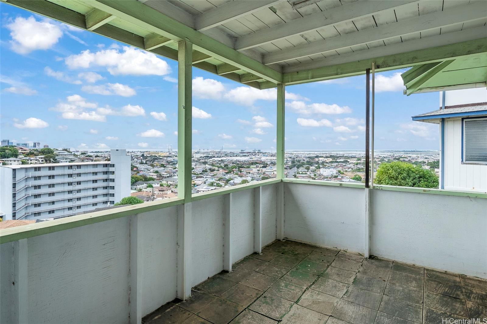 2317 Makanani Drive Honolulu, HI 96817