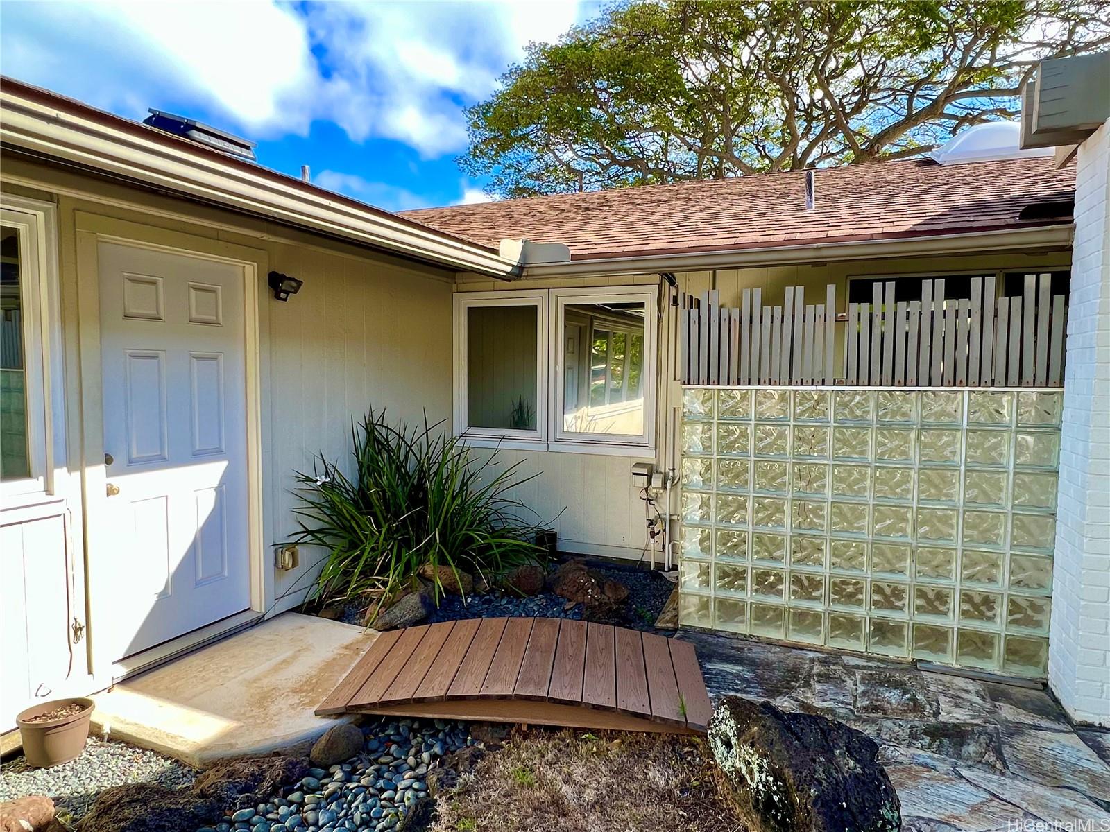 5633 Kanau Street Honolulu, HI 96821