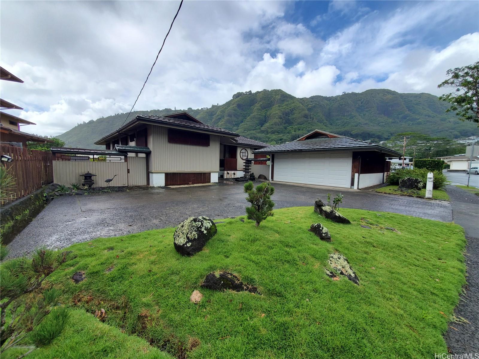 3416 Pawaina Street Honolulu, HI 96822