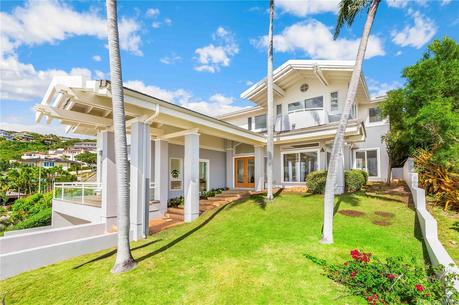 626 Kahiau Loop Honolulu, HI 96821