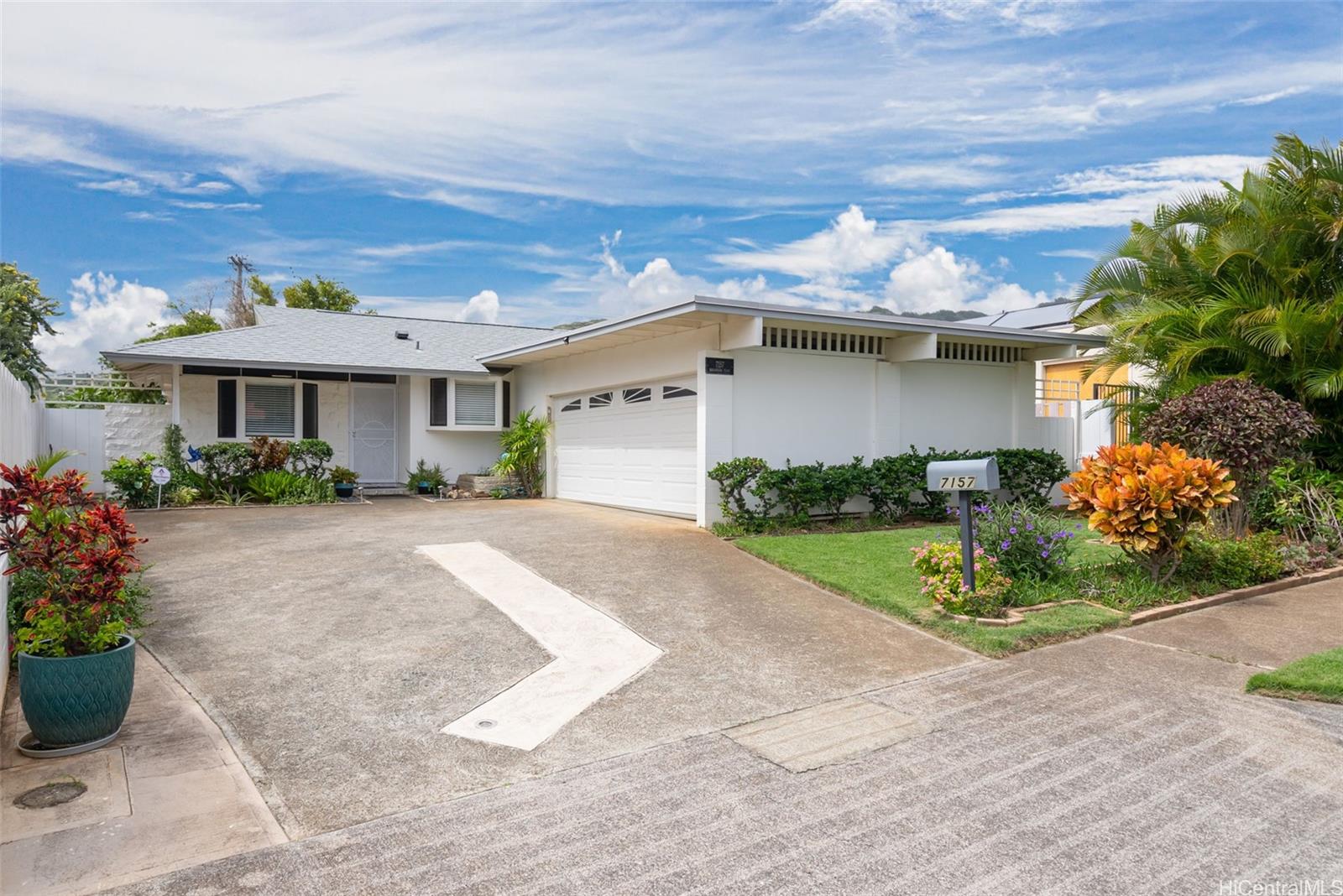 7157 Makahuena Place Honolulu, HI 96825