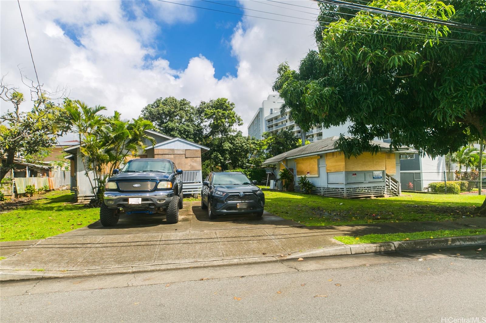 1004 Laa Lane Honolulu, HI 96817