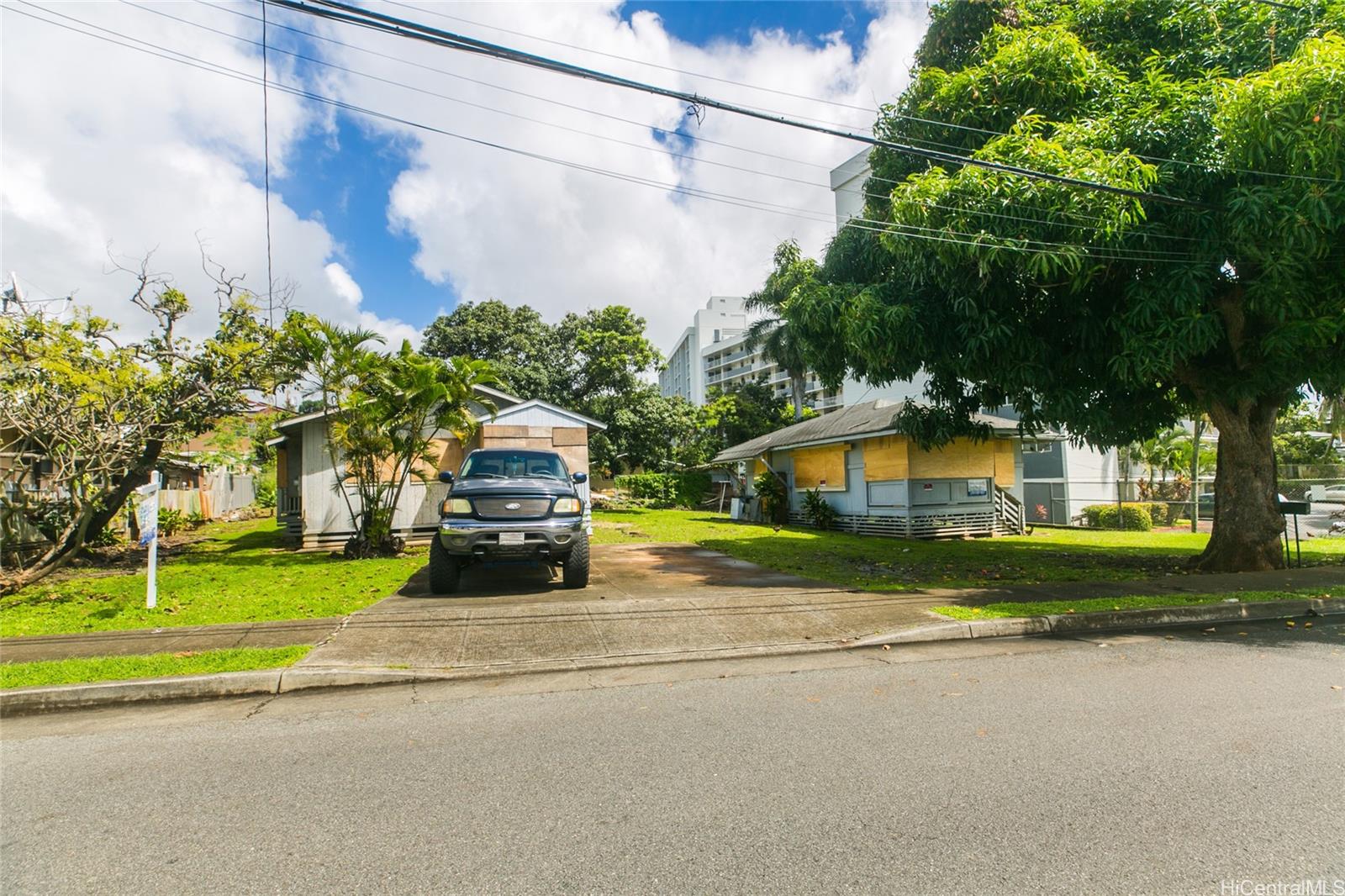 1004 Laa Lane Honolulu, HI 96817