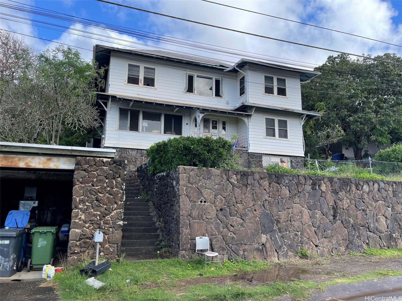 2266 Makanani Drive Honolulu, HI 96817