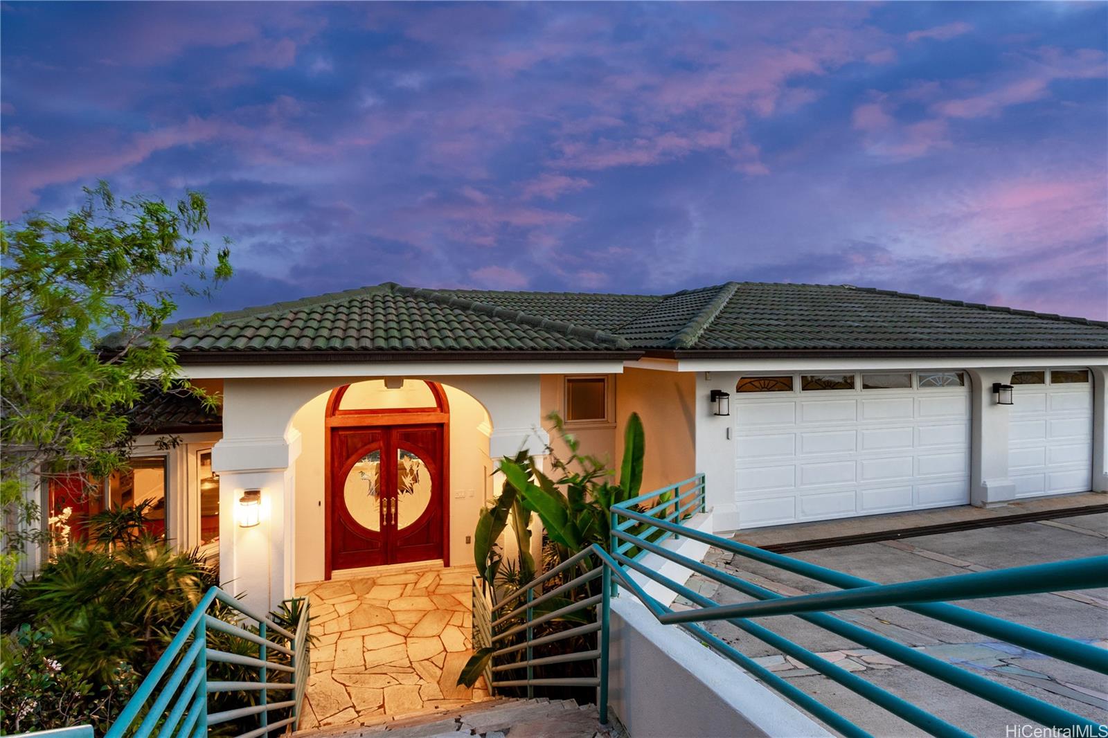 5305 Kahalakua Street Honolulu, HI 96821