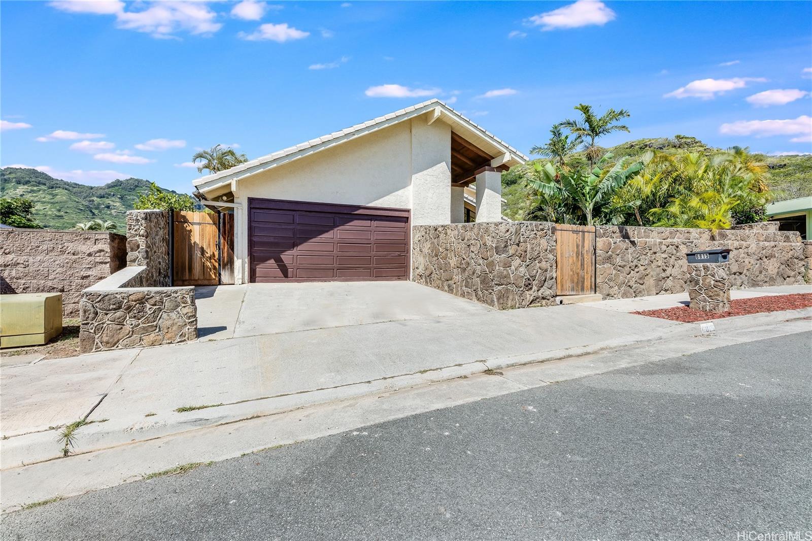 6815 Niumalu Loop Honolulu, HI 96825