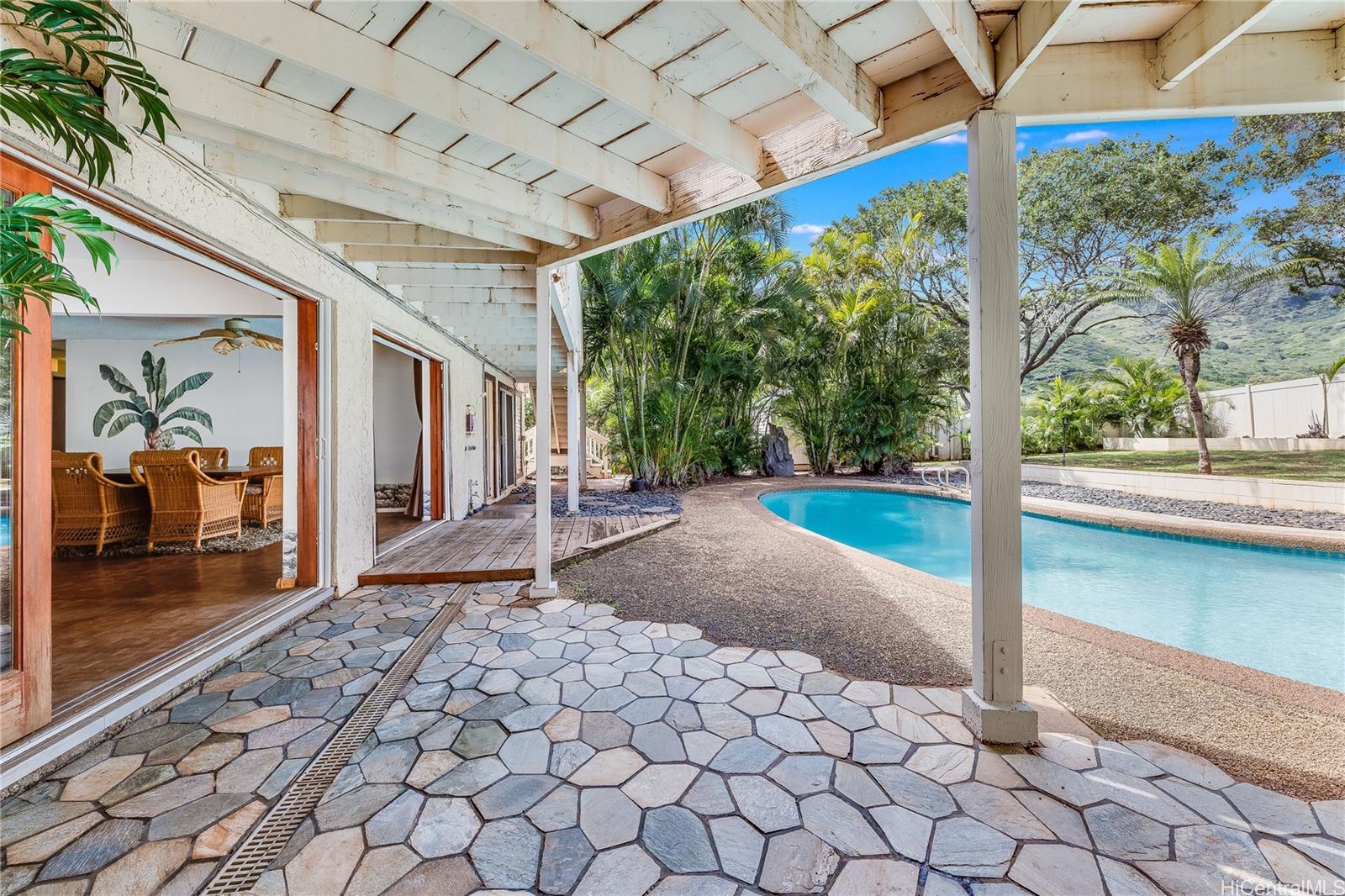 6815 Niumalu Loop Honolulu, HI 96825