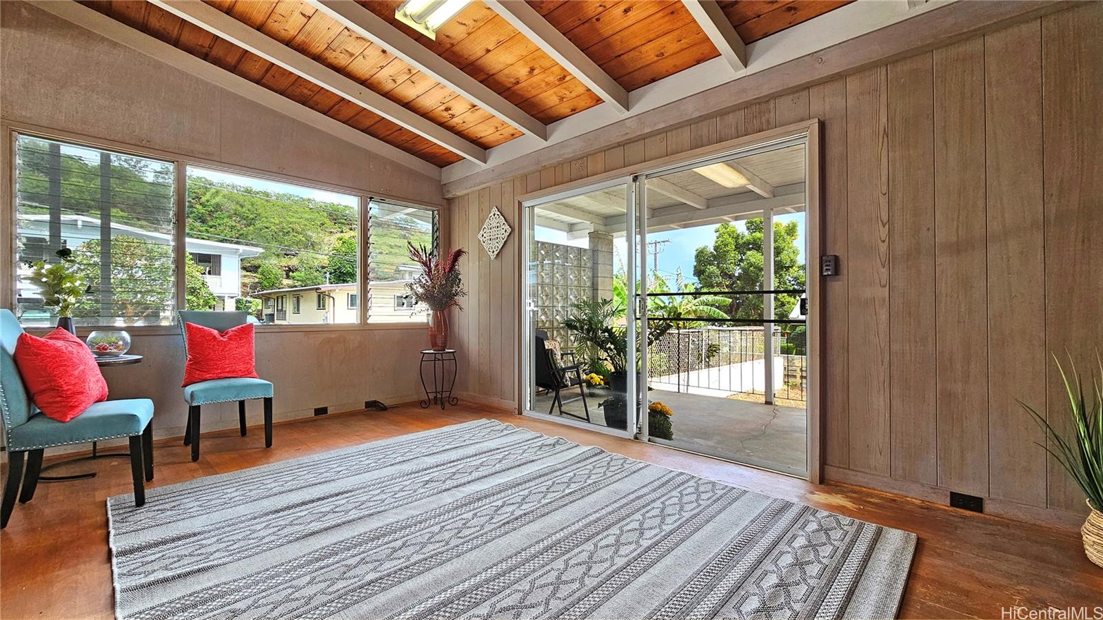 5866 Haleola Street Honolulu, HI 96821