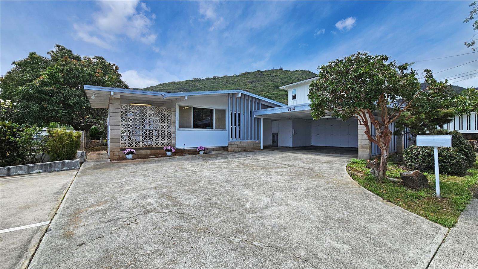 5866 Haleola Street Honolulu, HI 96821