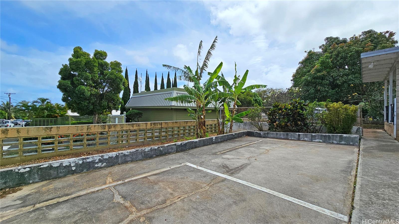 5866 Haleola Street Honolulu, HI 96821