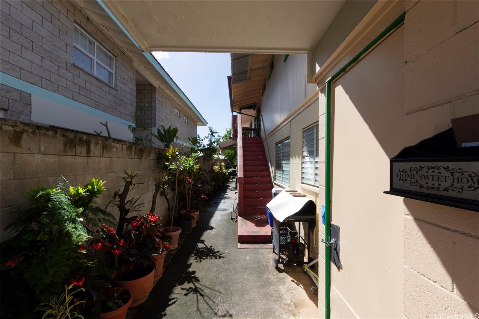 1461 Kokea Street Honolulu, HI 96817