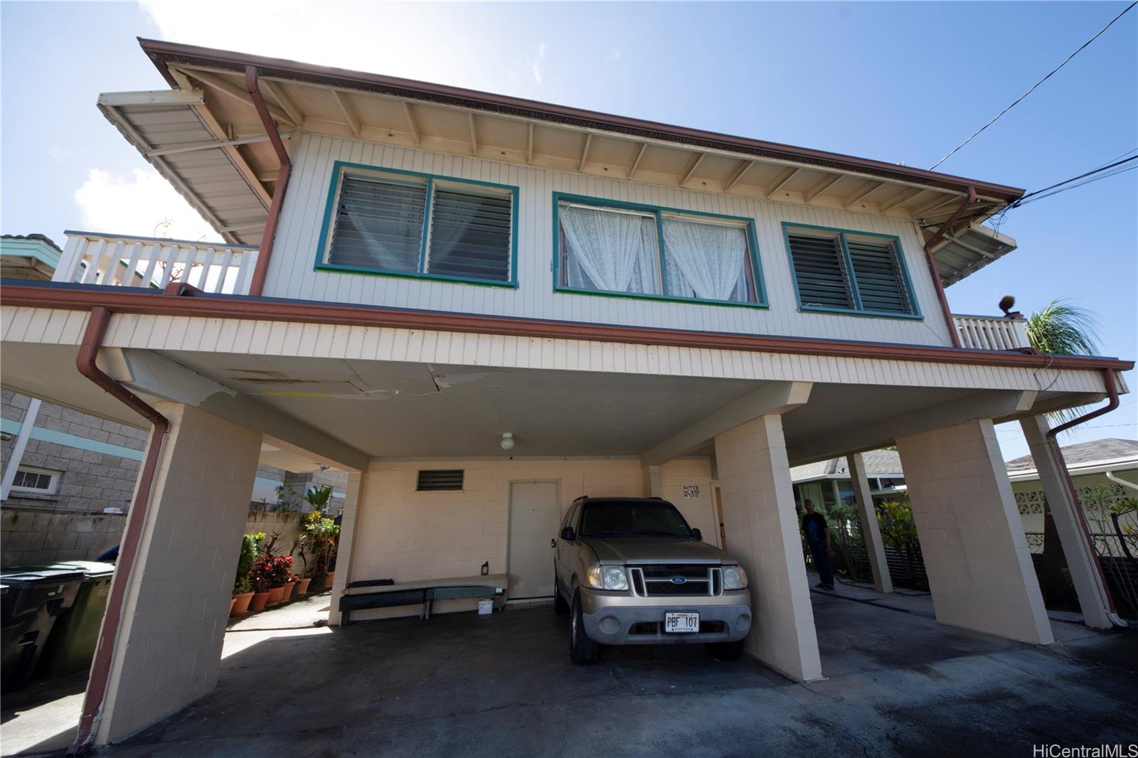 1461 Kokea Street Honolulu, HI 96817