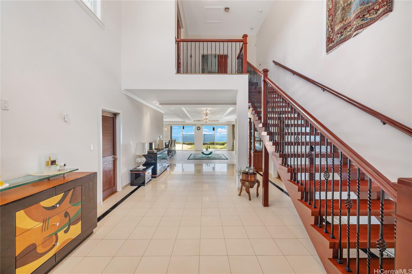 64 Niuiki Circle Honolulu, HI 96821