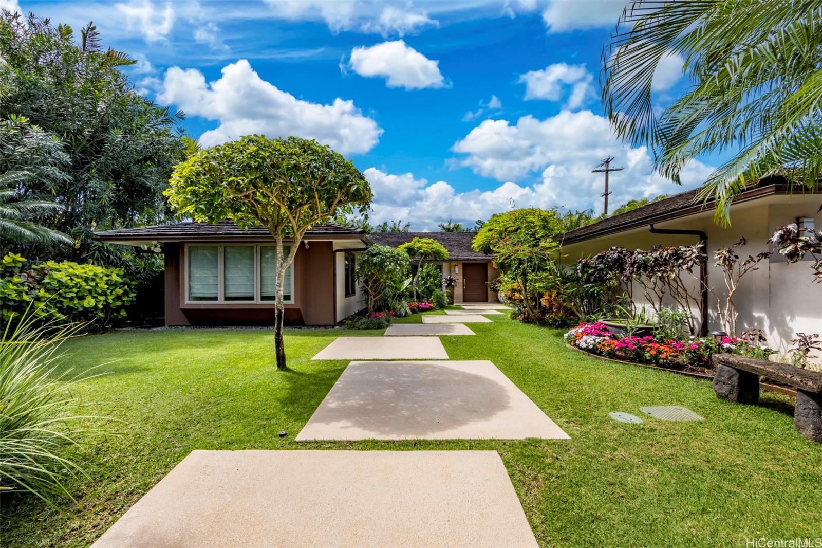 860 Onaha Street Honolulu, HI 96816
