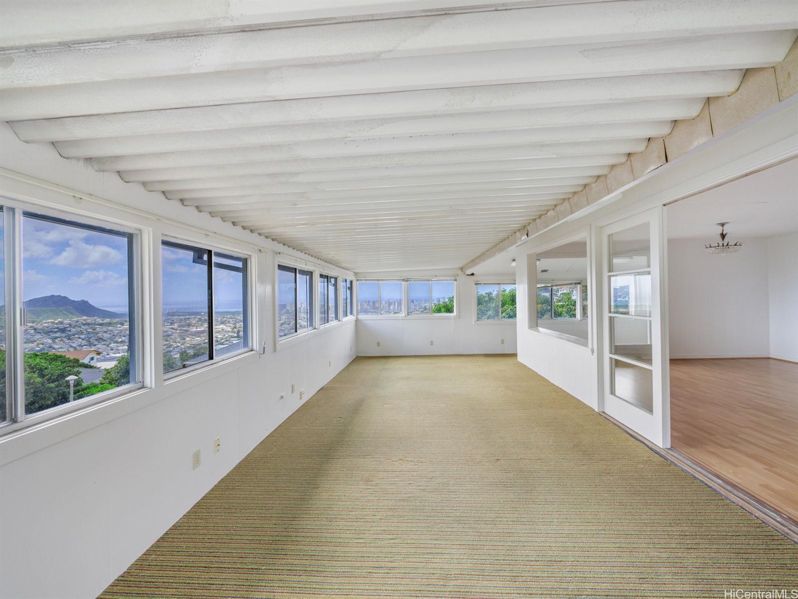1986 Paula Drive Honolulu, HI 96816