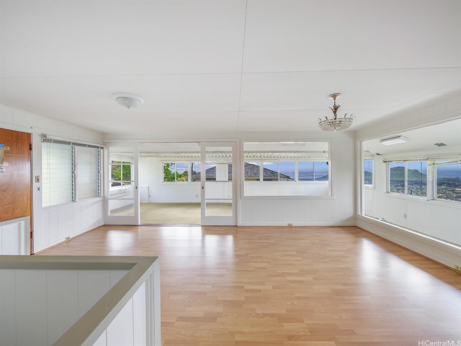 1986 Paula Drive Honolulu, HI 96816