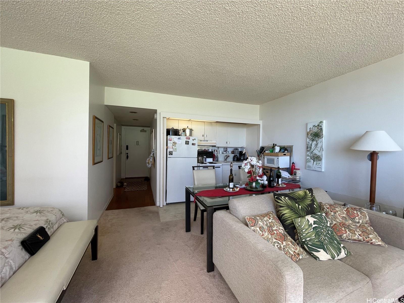 2500 Kalakaua Avenue #905, Honolulu, HI 96815