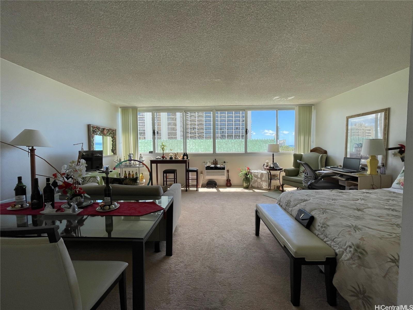 2500 Kalakaua Avenue #905, Honolulu, HI 96815