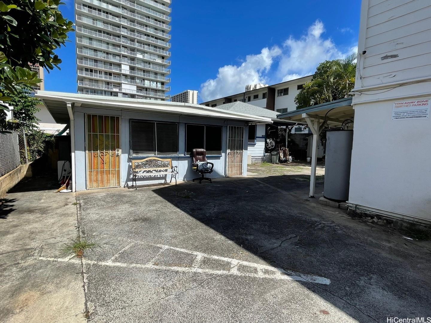 1542 Keeaumoku Street Honolulu, HI 96822